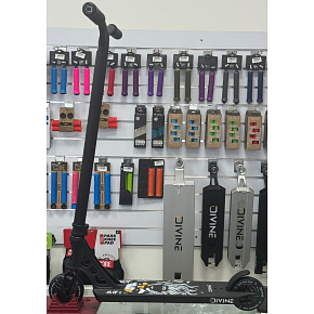 Freestyle scooter Divine Zeus V2 black